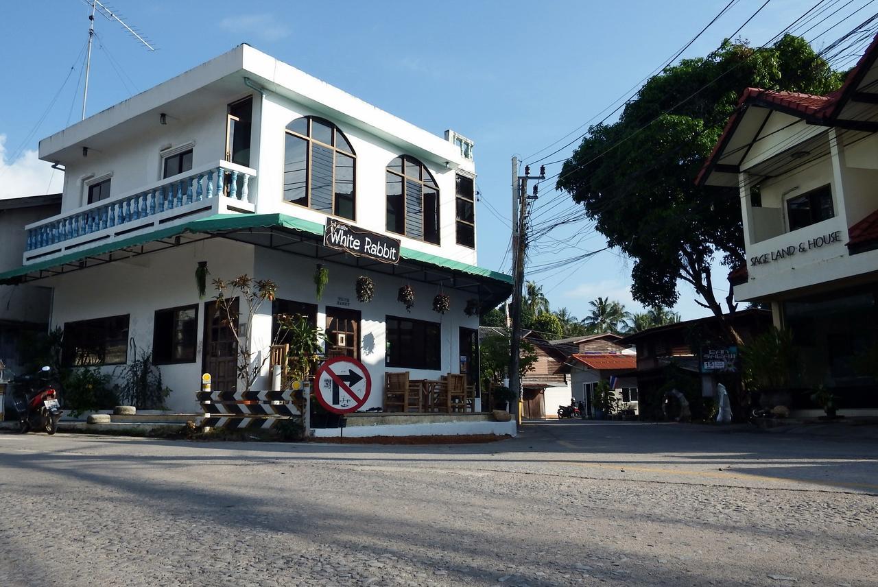 Hostel White Rabbit Baan Khai Exterior foto